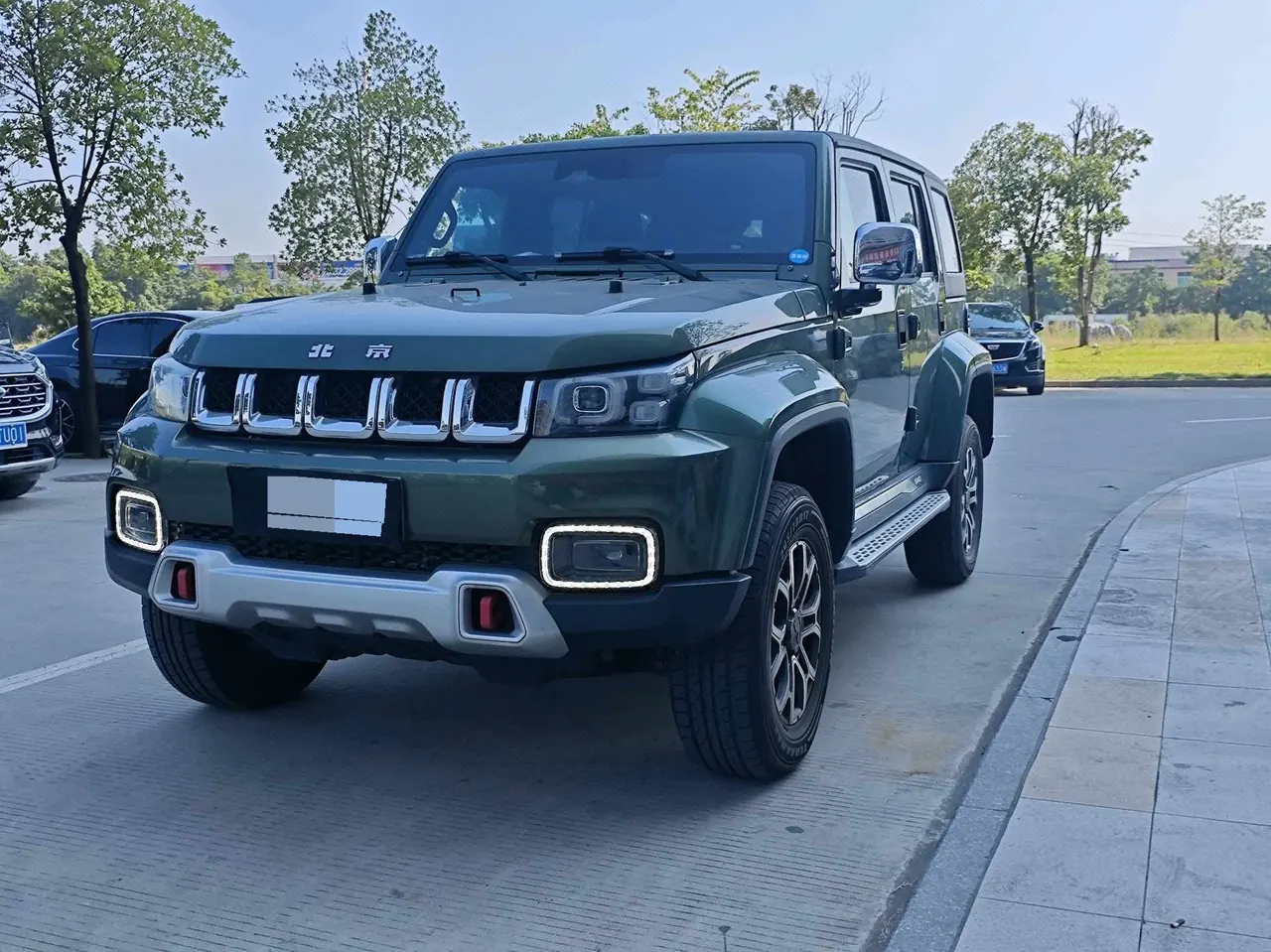 Beijing 2020 BJ40 2.0T 4-wheel drive city hunter version chivalrous automatic gear - View 1