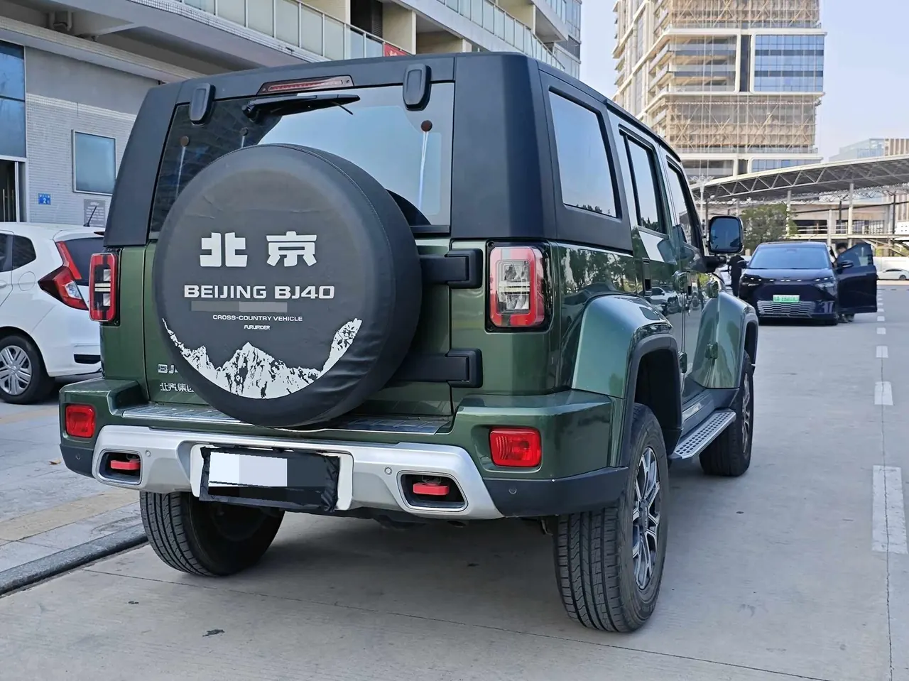 Beijing 2020 BJ40 2.0T 4-wheel drive city hunter version chivalrous automatic gear 8