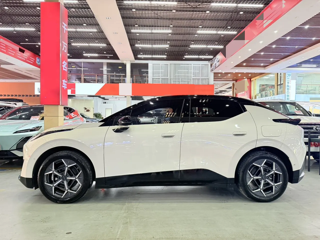 LYNK&amp;CO 2025 LYNK&amp;CO Z 20 530km Rear Drive Pro Automatic 3