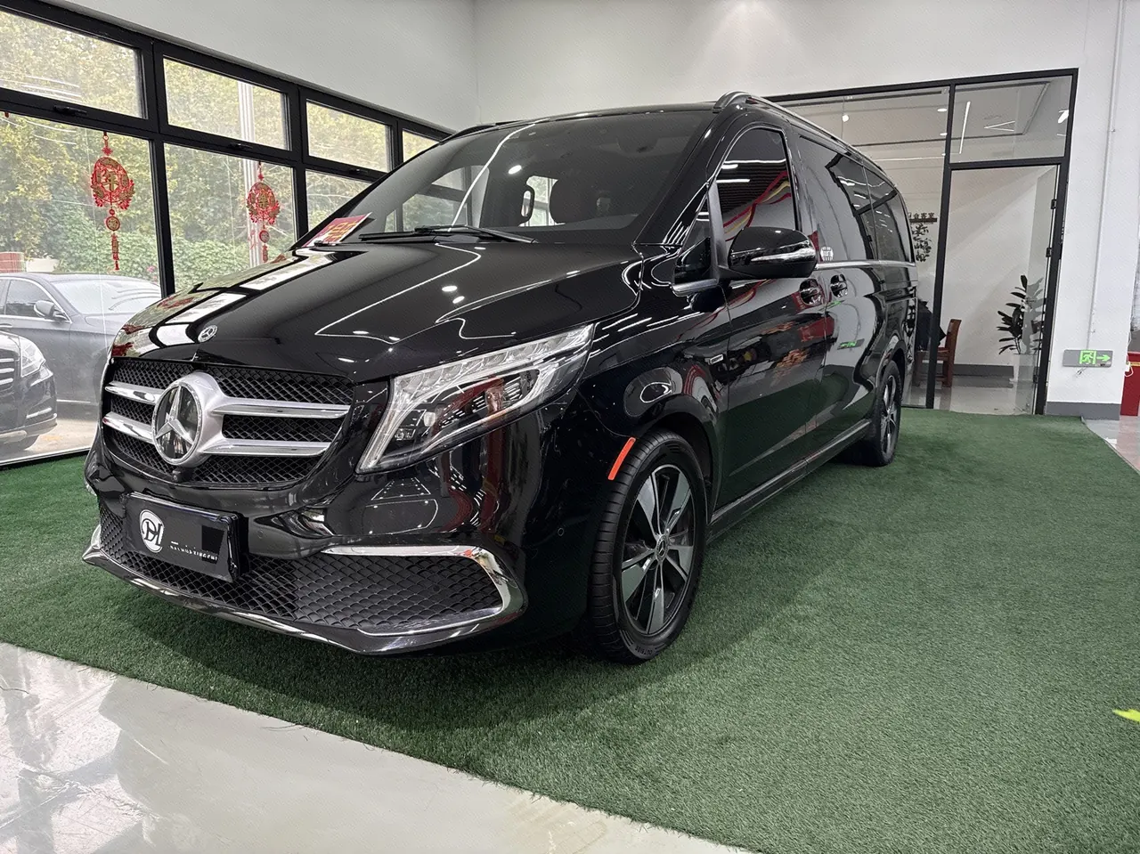 Mercedes Benz V 2020V 260 2.0T Premium Edition Automatic Gear - View 1
