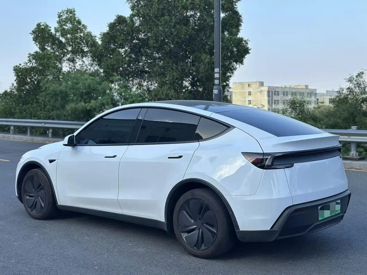 Tesla 2025 Model Y rear-wheel drive version automatic transmission 7