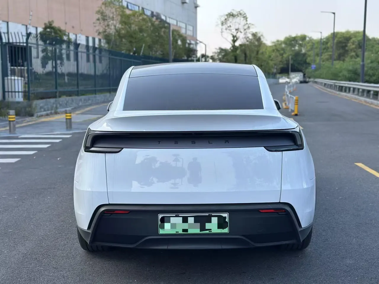 Tesla 2025 Model Y rear-wheel drive version automatic transmission 8