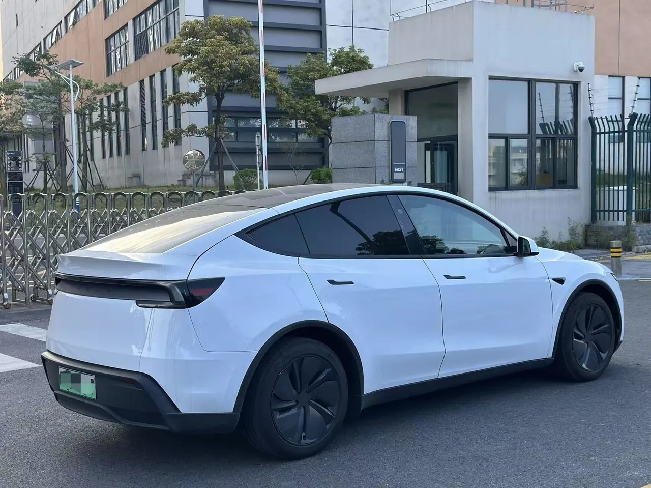 Tesla 2025 Model Y rear-wheel drive version automatic transmission 9