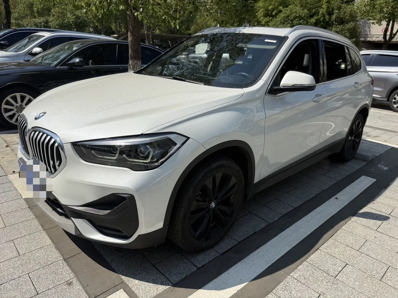 BMW 2022 X1 sDrive20Li 1.5T fashion automatic gear - View 1