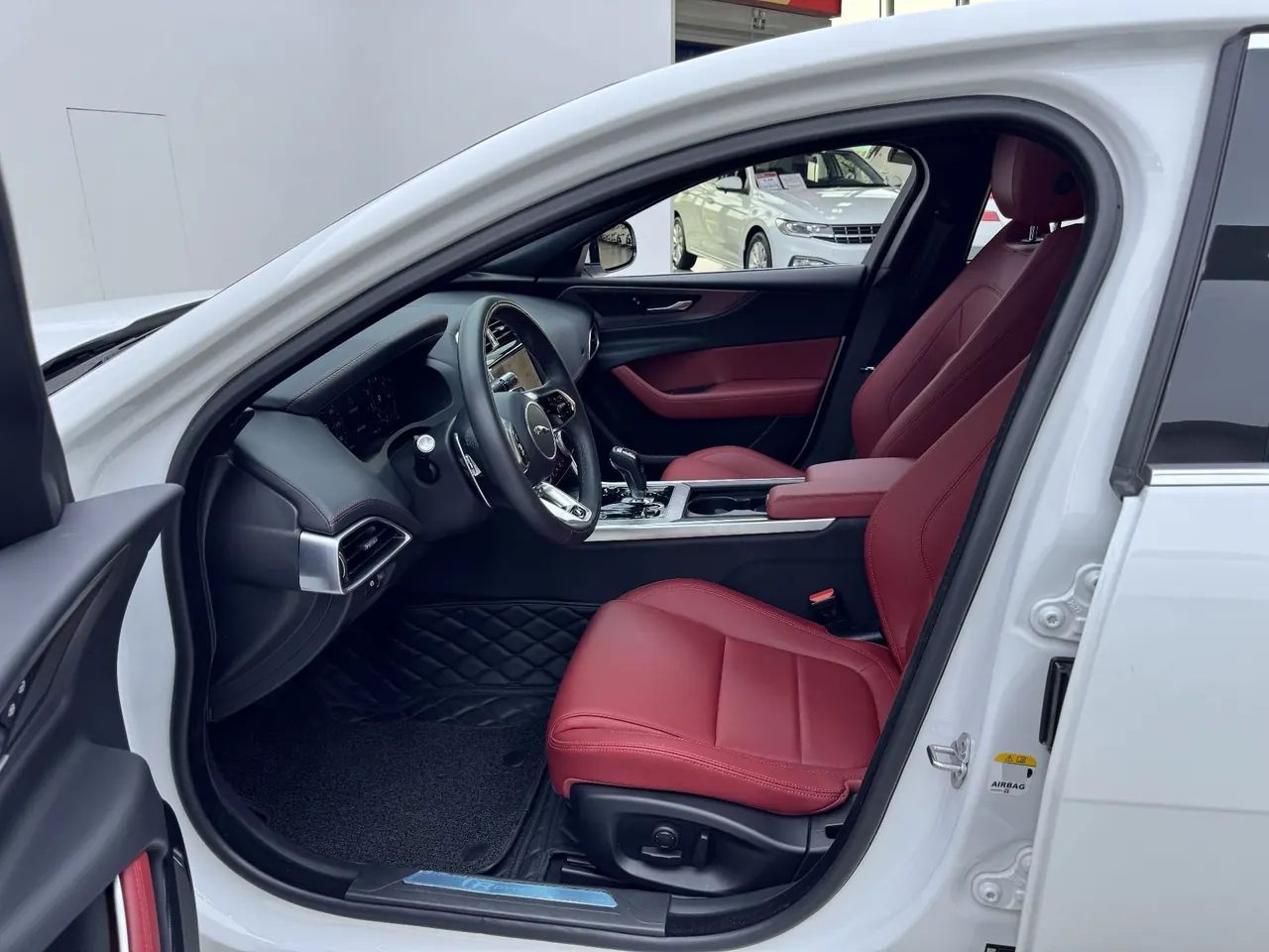Jaguar 2022 XEL 2.0T 250PS R-DYNAMIC S Enterprising Sports Edition Automatic Gear 5