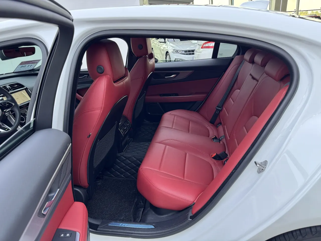 Jaguar 2022 XEL 2.0T 250PS R-DYNAMIC S Enterprising Sports Edition Automatic Gear 6
