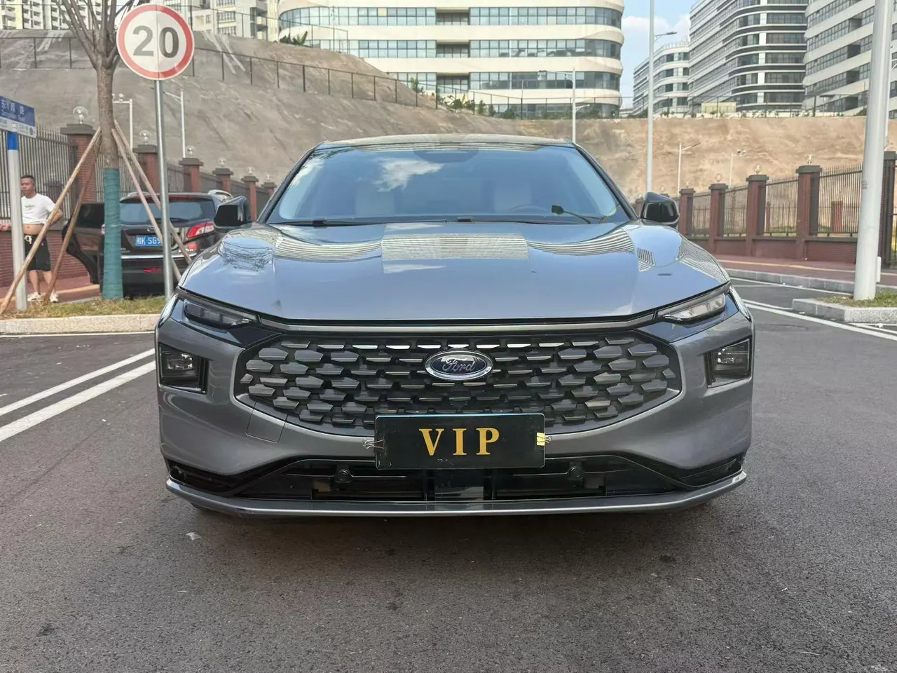 Ford 2022 Mondeo 2.0T EcoBoost 245 luxury automatic gear 2