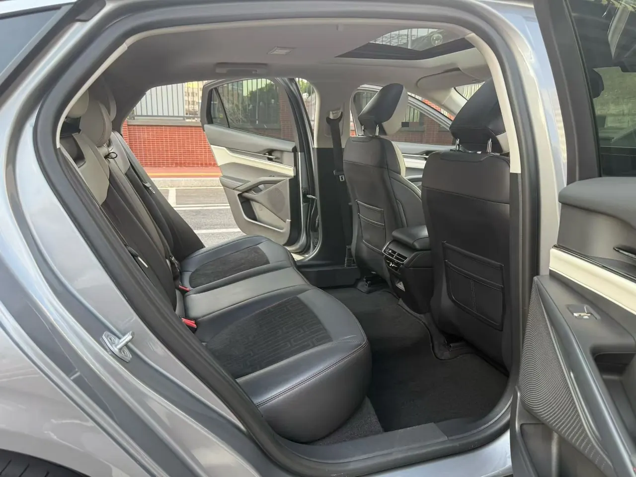 Ford 2022 Mondeo 2.0T EcoBoost 245 luxury automatic gear 9