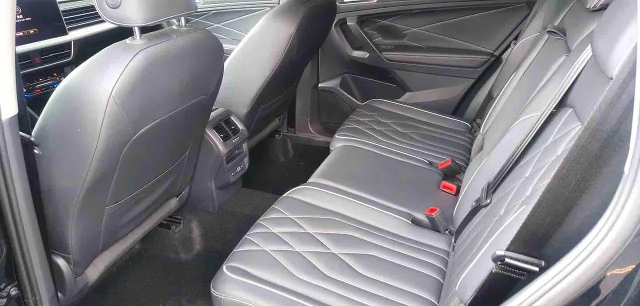 Volkswagen 2024 Tiguan L 1.5TSI 300TSI Front-Wheel-Drive Smart Enjoyment Edition Automatic Transmission 4