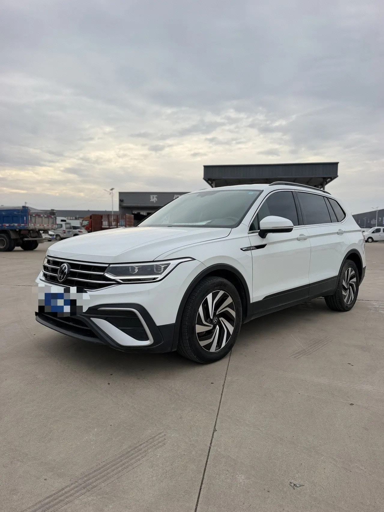 Volkswagen 2022 Tiguan L 2.0TSI 330TSI Two-Drive Smart Edition Automatic Gear - View 1