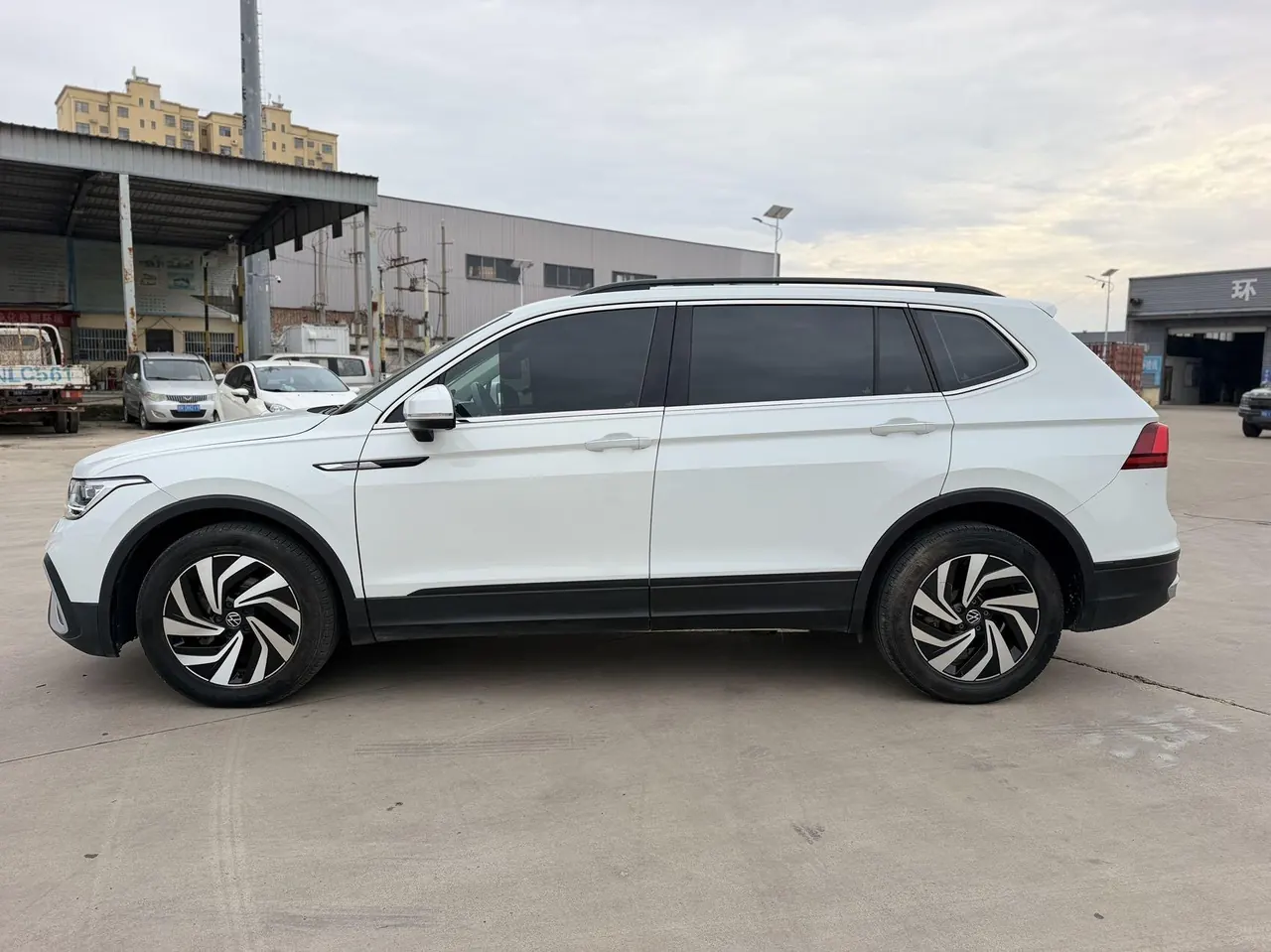 Volkswagen 2022 Tiguan L 2.0TSI 330TSI Two-Drive Smart Edition Automatic Gear 3