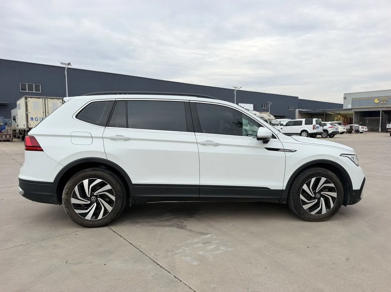 Volkswagen 2022 Tiguan L 2.0TSI 330TSI Two-Drive Smart Edition Automatic Gear 5