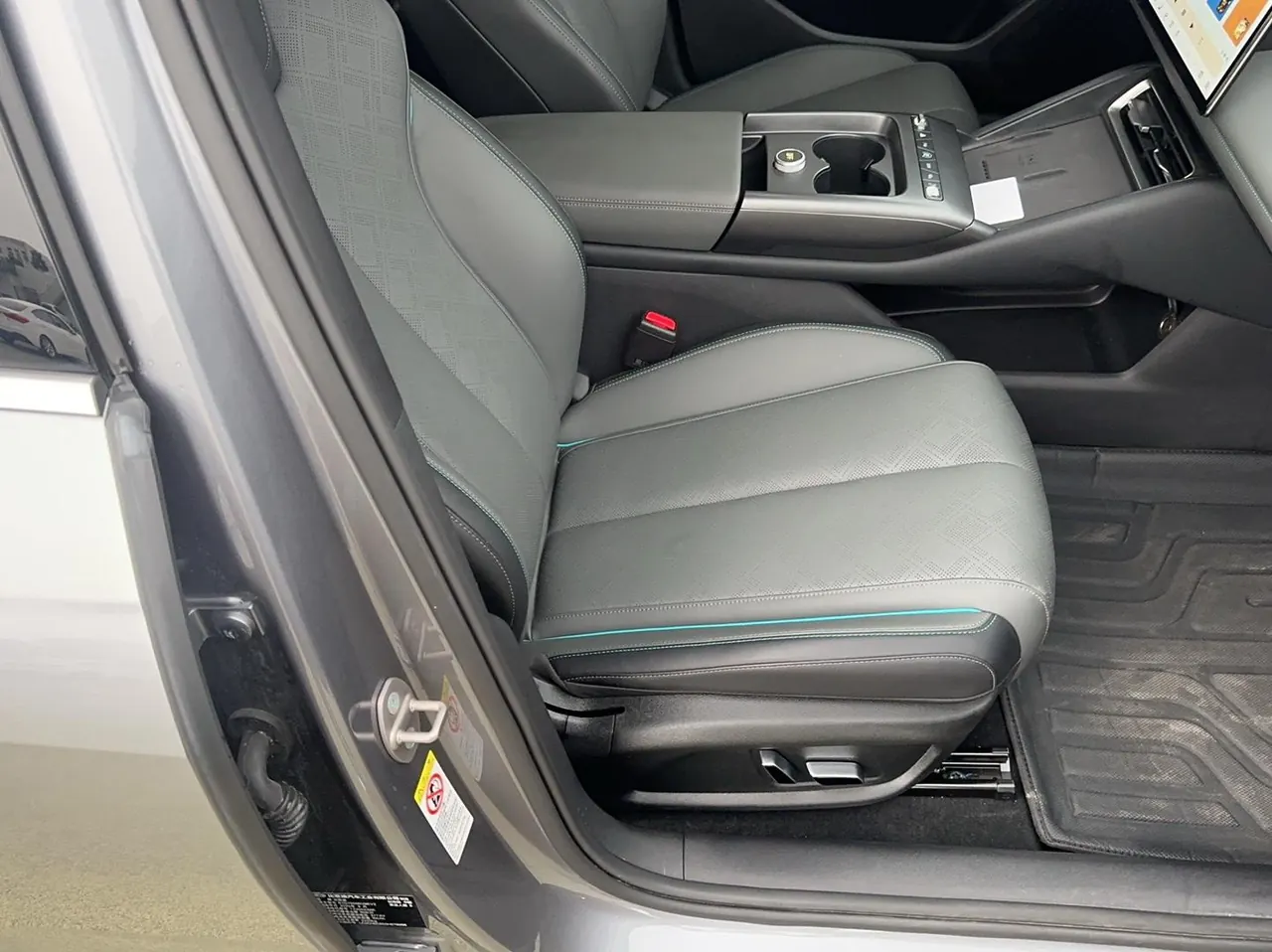 BYD 2025 Qin L EV 545KM cloud chariot type automatic gear 5