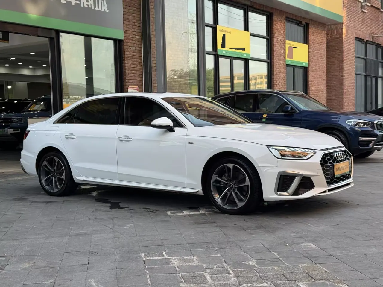 Audi 2022 A4L 2.0TFSI 40TFSI Fashion Dynamic Automatic 2