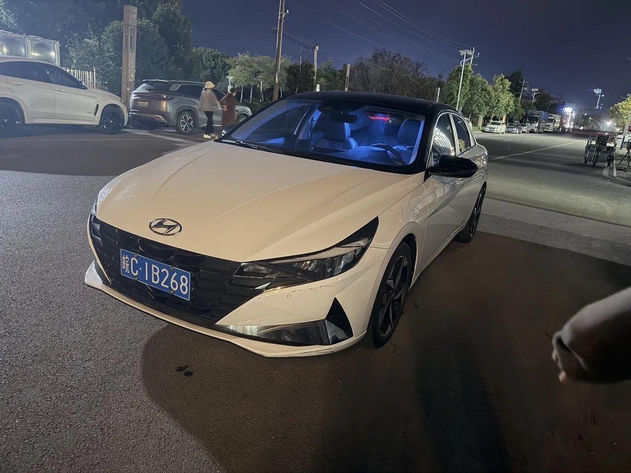 Hyundai 2022 Elantra -3-compartment 1.5 stepless LUX premium automatic gear - View 1