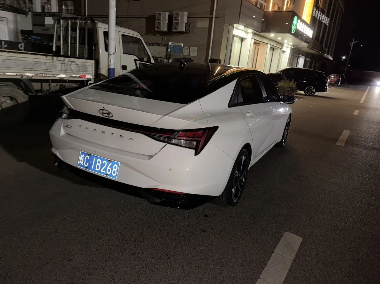 Hyundai 2022 Elantra -3-compartment 1.5 stepless LUX premium automatic gear 5