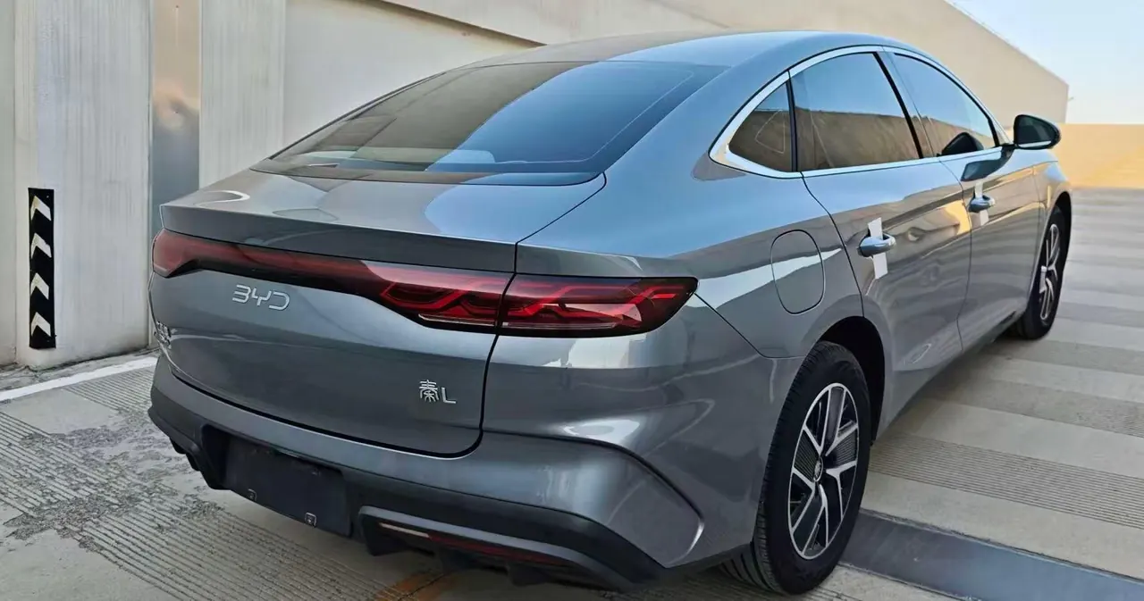 BYD 2025 Qin L DM-i 1.5 stepless smart driving version 120KM Exceed automatic gear 2