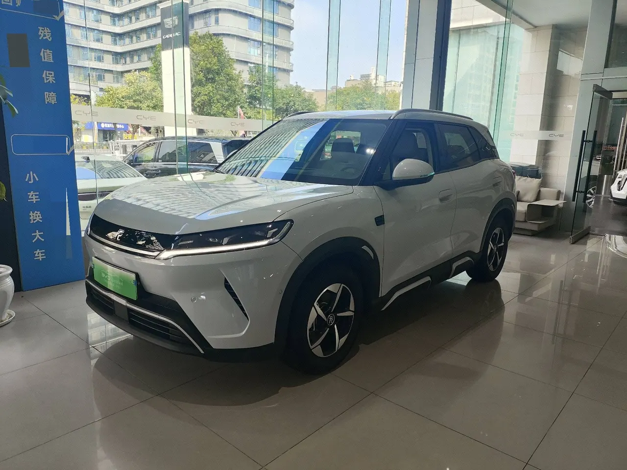 BYD 2025 Yuan UP Smart Driving 401KM Exceed Automatic Gear - View 1