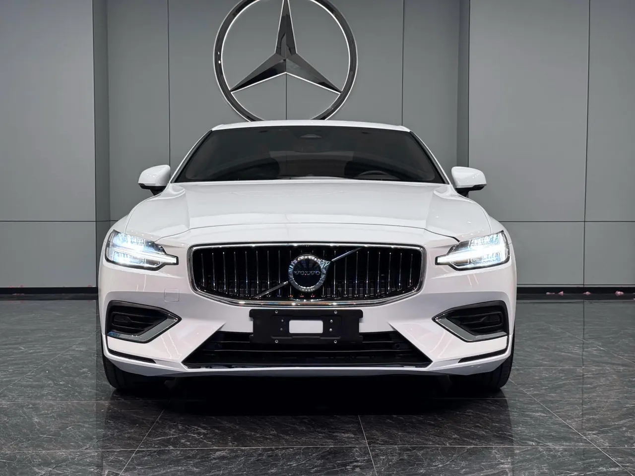 Volvo 2025 S60 48V 2.0T B4 Zhiyuan Deluxe Edition Automatic Gear 2