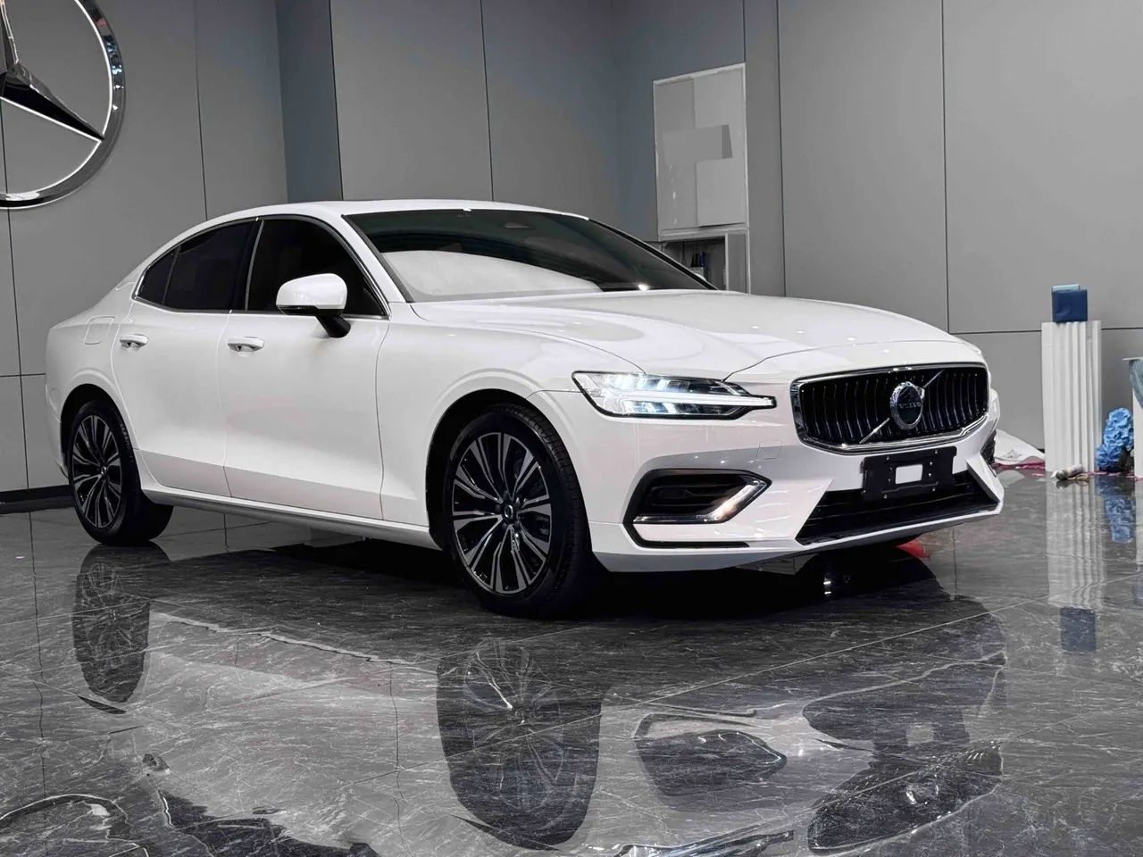Volvo 2025 S60 48V 2.0T B4 Zhiyuan Deluxe Edition Automatic Gear 3