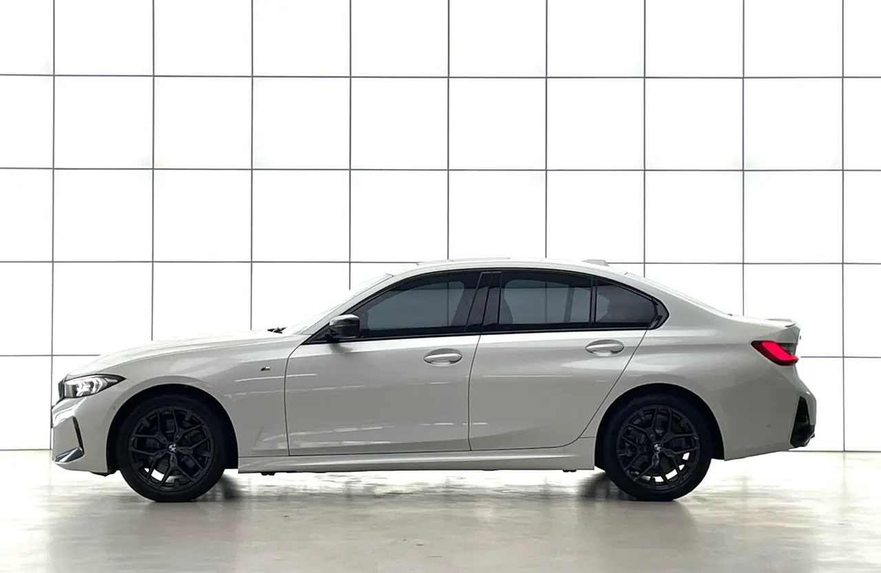 BMW 3 Series 2026 330i 2.0T M Sports Obsidian Night Suit Automatic Gear 10
