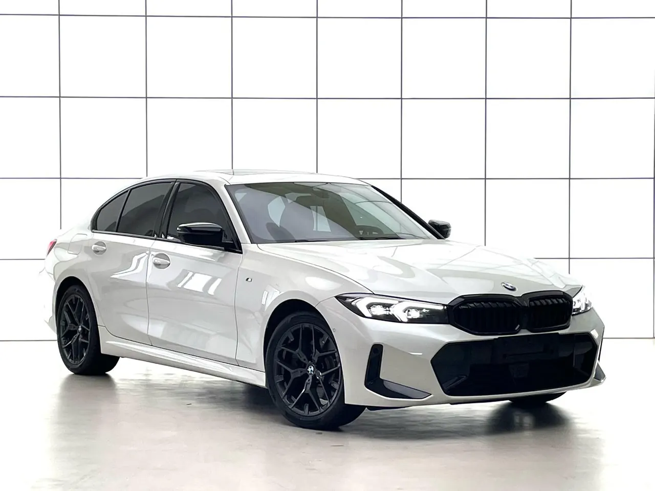 BMW 3 Series 2026 330i 2.0T M Sports Obsidian Night Suit Automatic Gear 2
