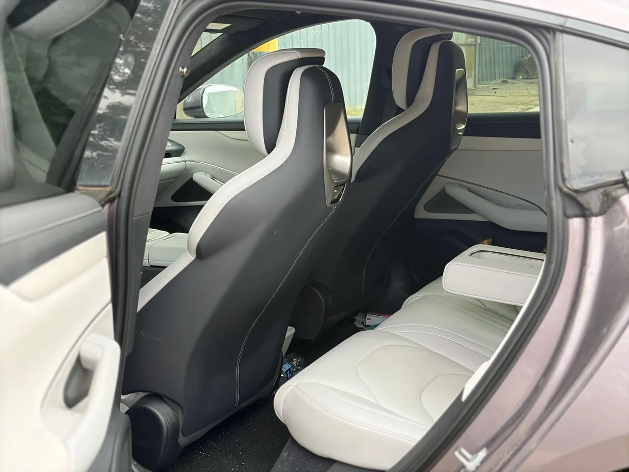 MI 2024 SU 7 750km Four-wheel Drive Max Founding Edition Automatic Gear 3