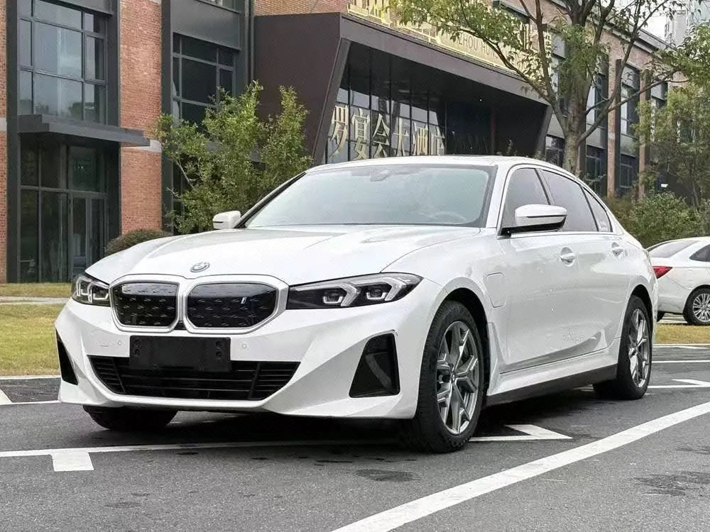 BMW 2023 i3 eDrive 40 L obsidian night suit automatic gear - View 1