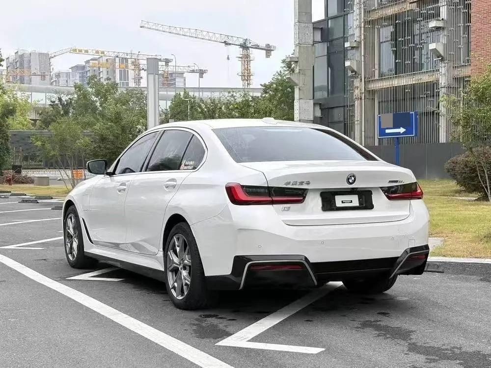 BMW 2023 i3 eDrive 40 L obsidian night suit automatic gear 4
