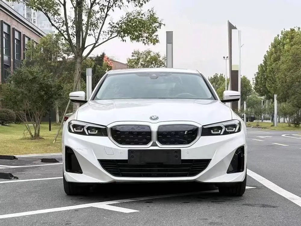 BMW 2023 i3 eDrive 40 L obsidian night suit automatic gear 6