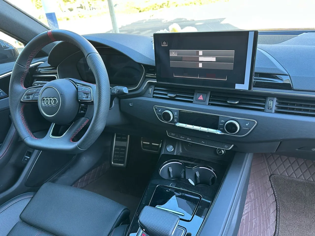 Audi 2025 A4L 2.0TFSI 40TFSI 2 million‑vehicle celebration edition, luxury sporty model, automatic transmission 8