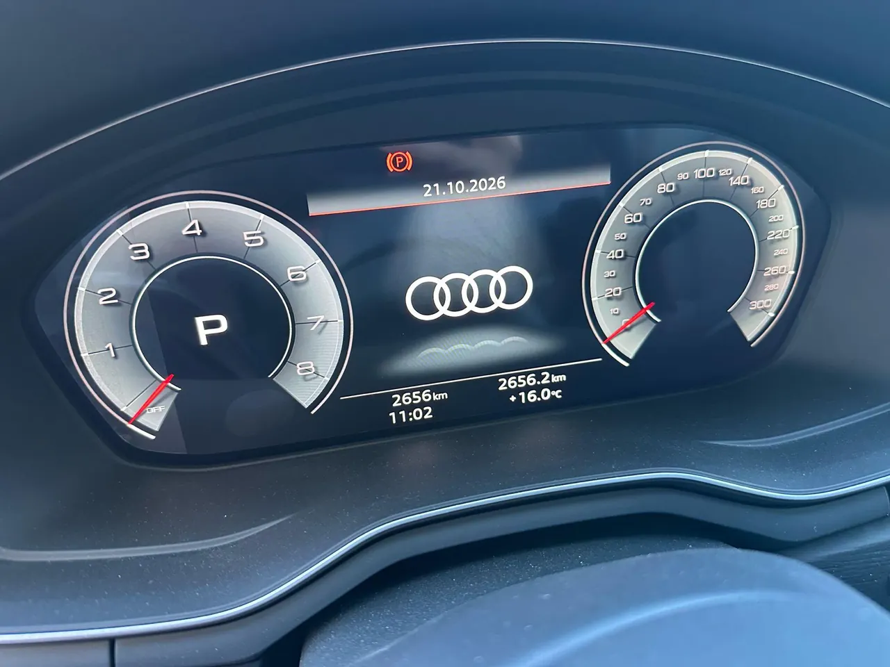 Audi 2025 A4L 2.0TFSI 40TFSI 2 million‑vehicle celebration edition, luxury sporty model, automatic transmission 9