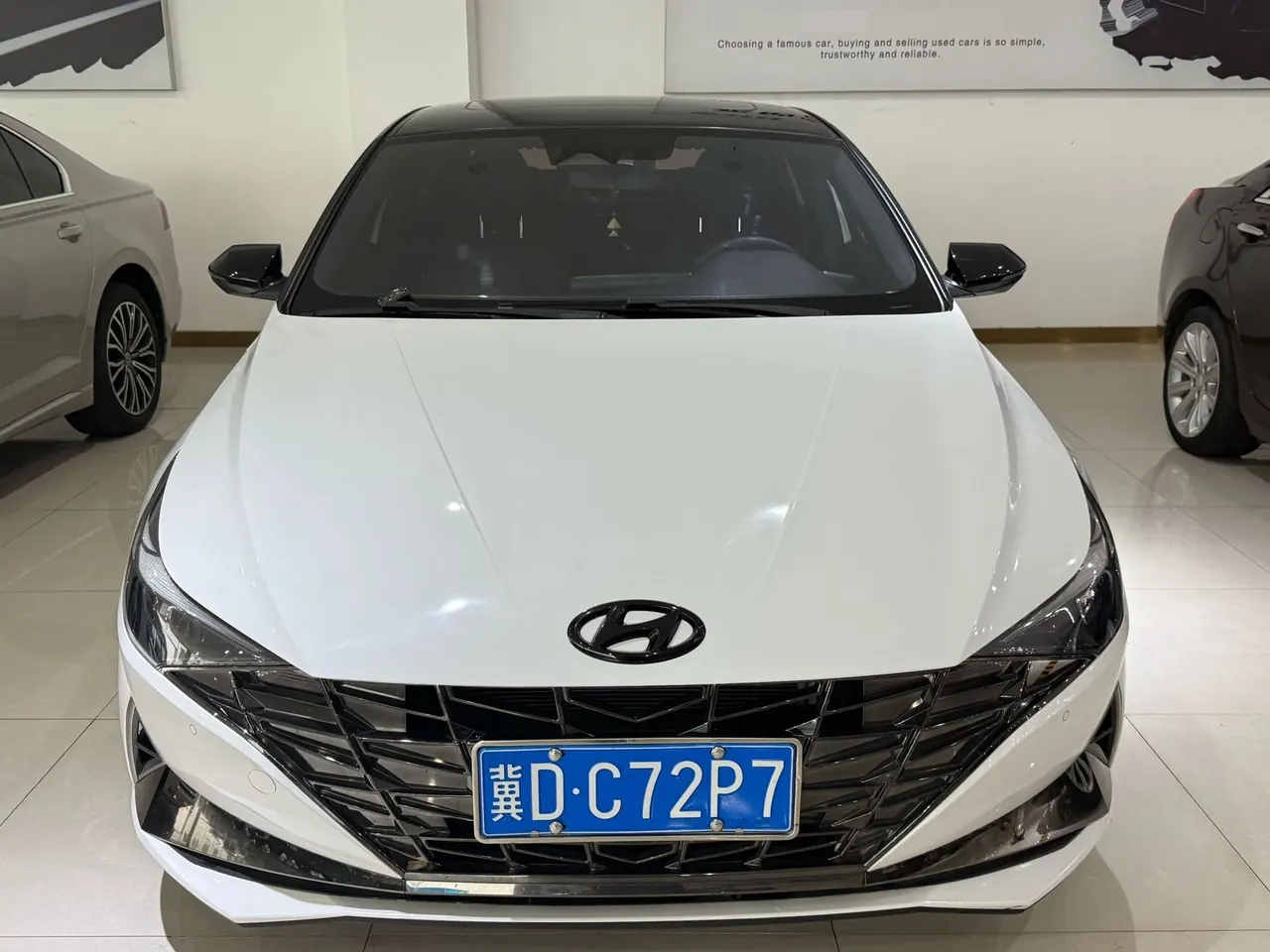 Hyundai 2022 Elantra -3-compartment 1.4TGDi 240TGDi LUX Premium Edition Automatic 2