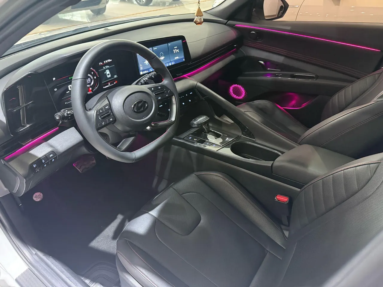 Hyundai 2022 Elantra -3-compartment 1.4TGDi 240TGDi LUX Premium Edition Automatic 4