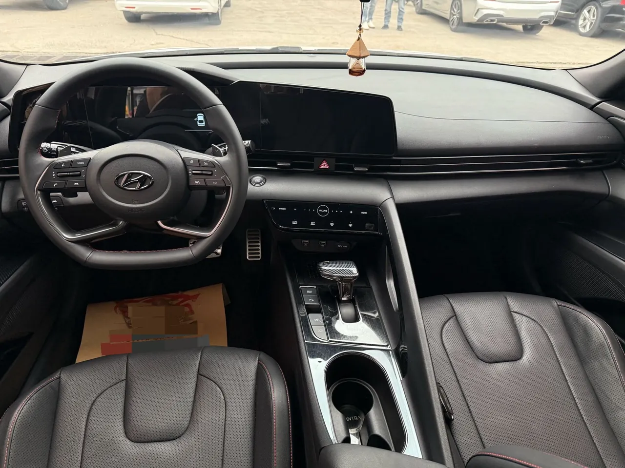 Hyundai 2022 Elantra -3-compartment 1.4TGDi 240TGDi LUX Premium Edition Automatic 6