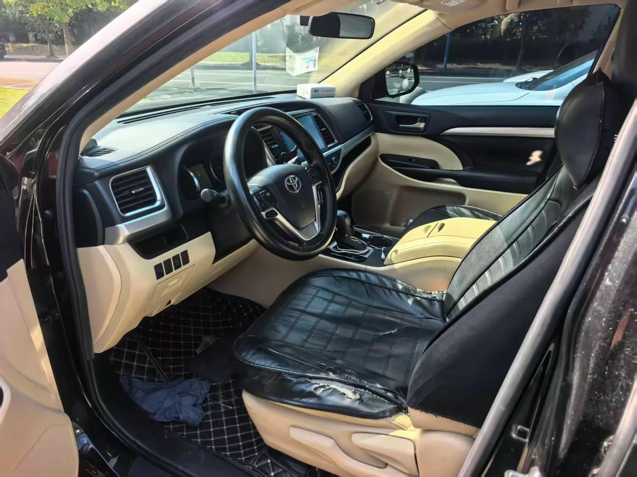 Toyota 2022 Highlander 2.0T 380T 4-wheel drive deluxe 7-seat automatic gear 3
