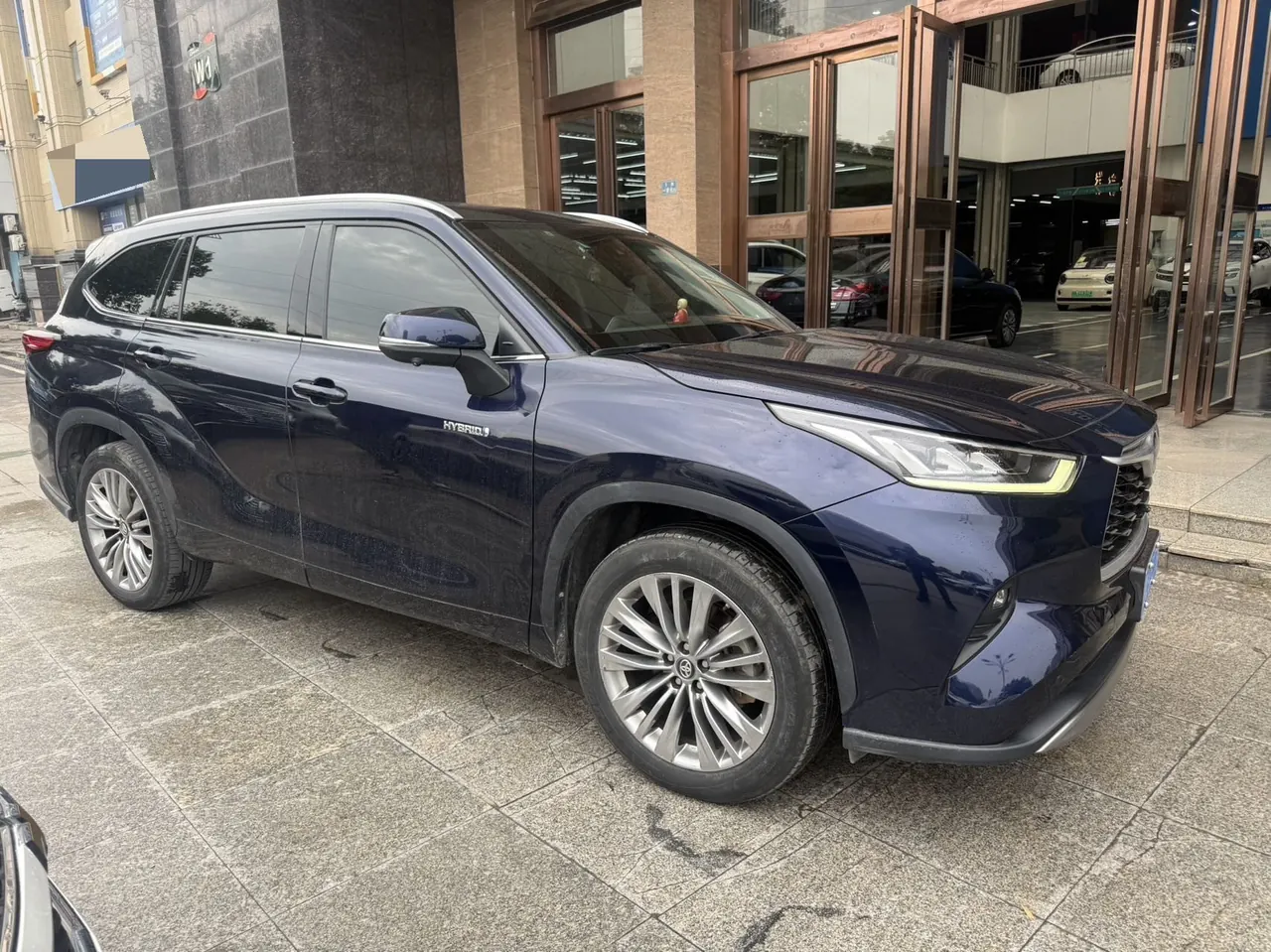 Toyota 2022 Highlander Dual Engine 2.5 Stepless Four-wheel Drive Premium Edition 7-seat Automatic Gear 3