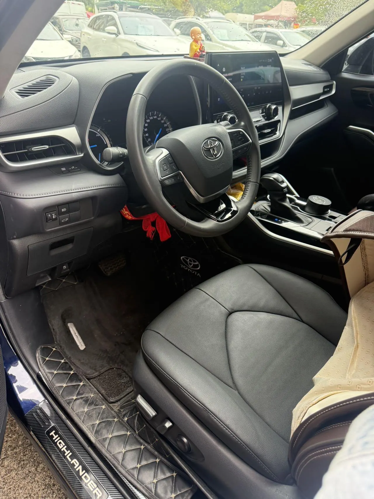 Toyota 2022 Highlander Dual Engine 2.5 Stepless Four-wheel Drive Premium Edition 7-seat Automatic Gear 4