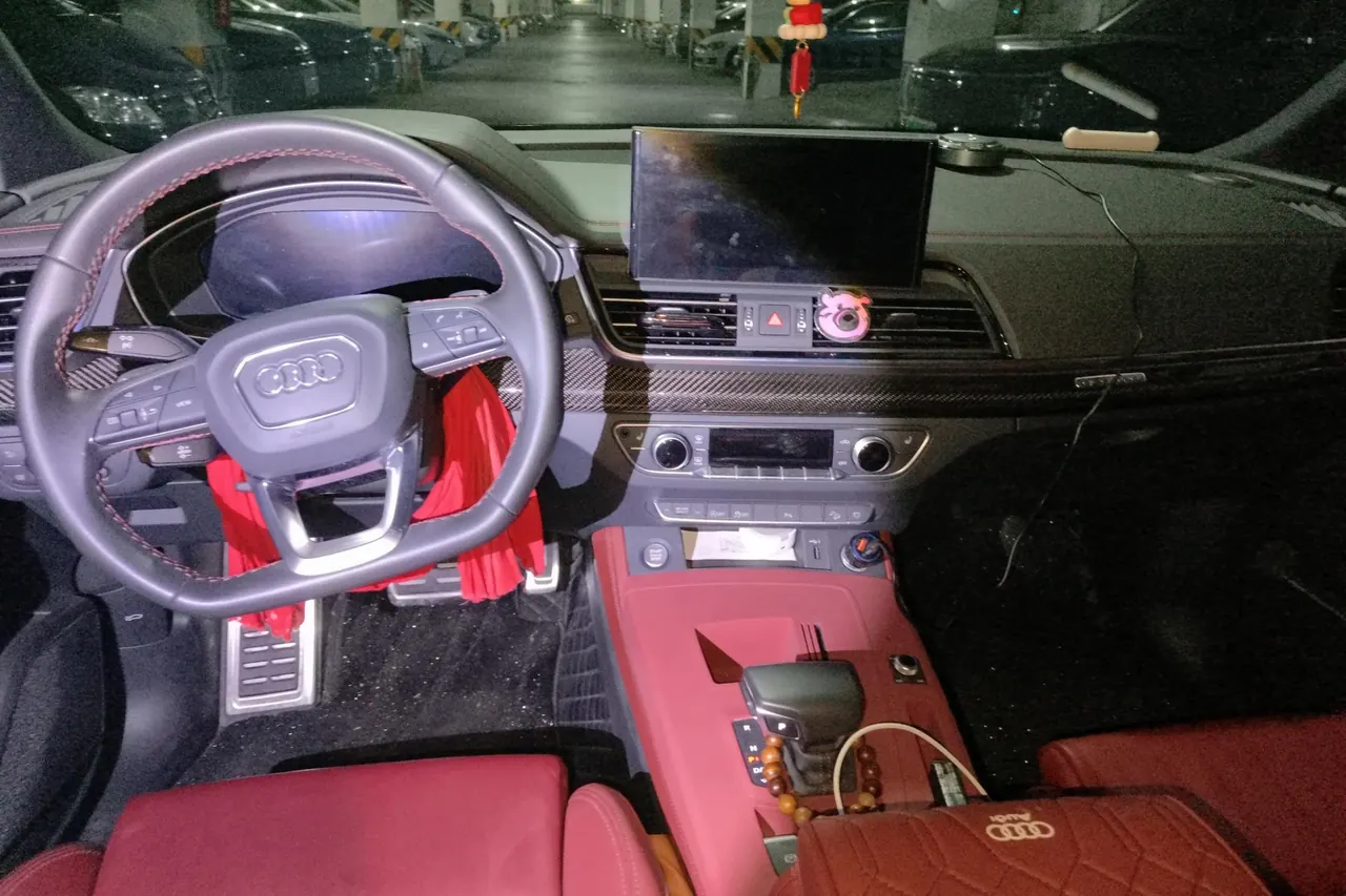 Audi 2022 Q5L 2.0TFSI 45TFSI luxury dynamic automatic transmission 7