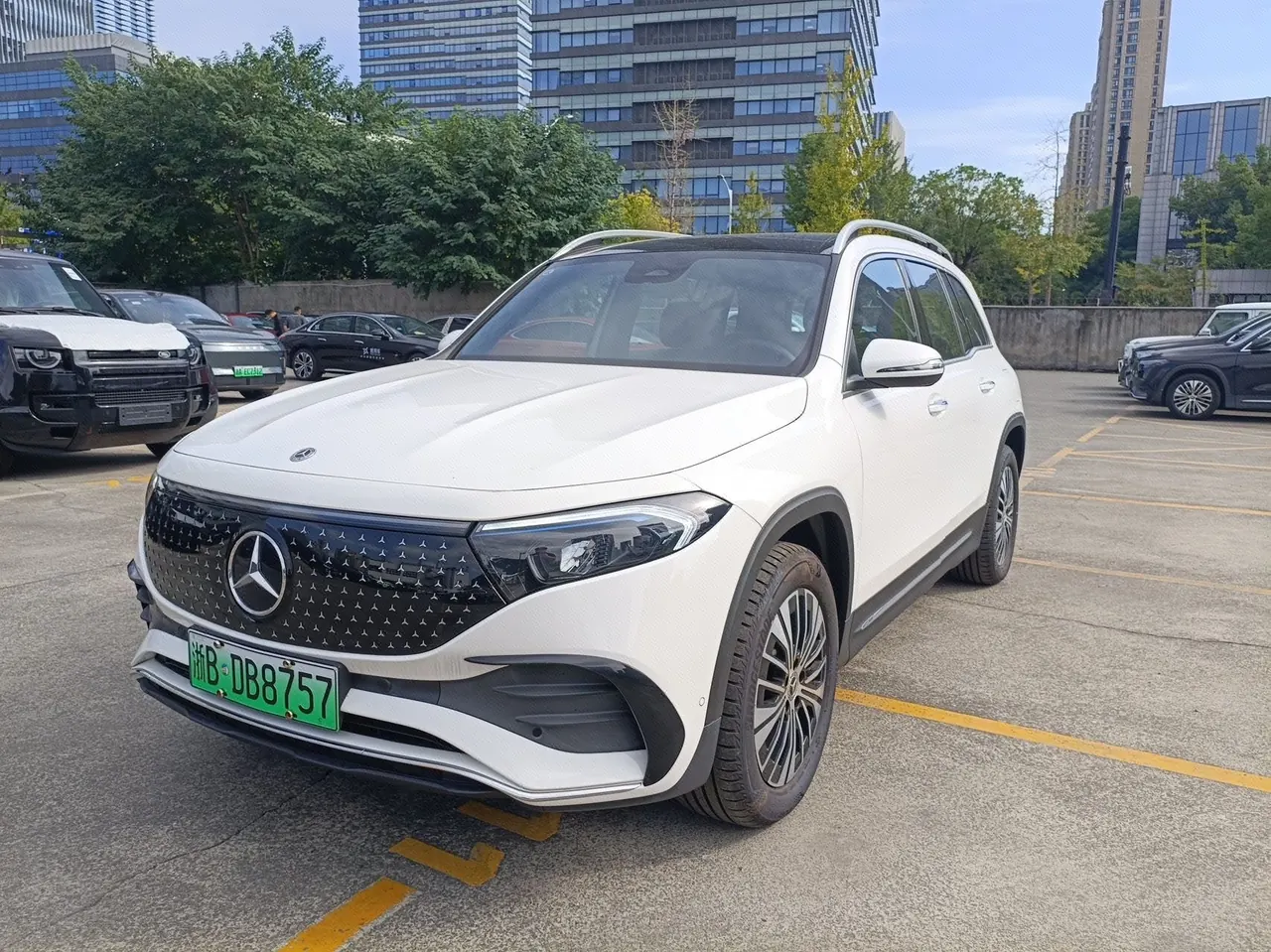 Mercedes Benz 2025 EQB 260 EQB 260 Automatic - View 1