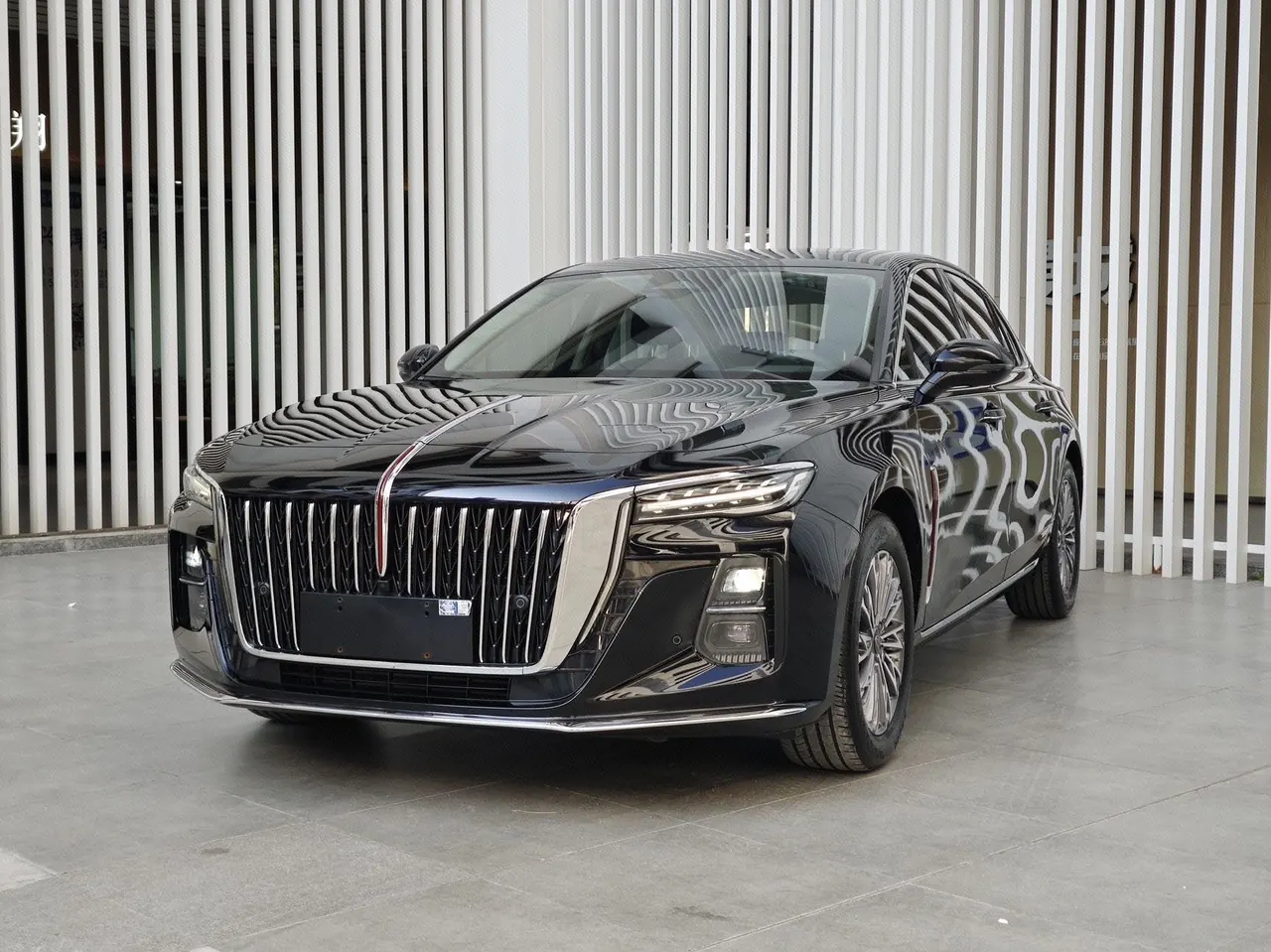 HongQi 2023 H5 2.0T Zhilian Flag Edition Automatic Gear - View 1