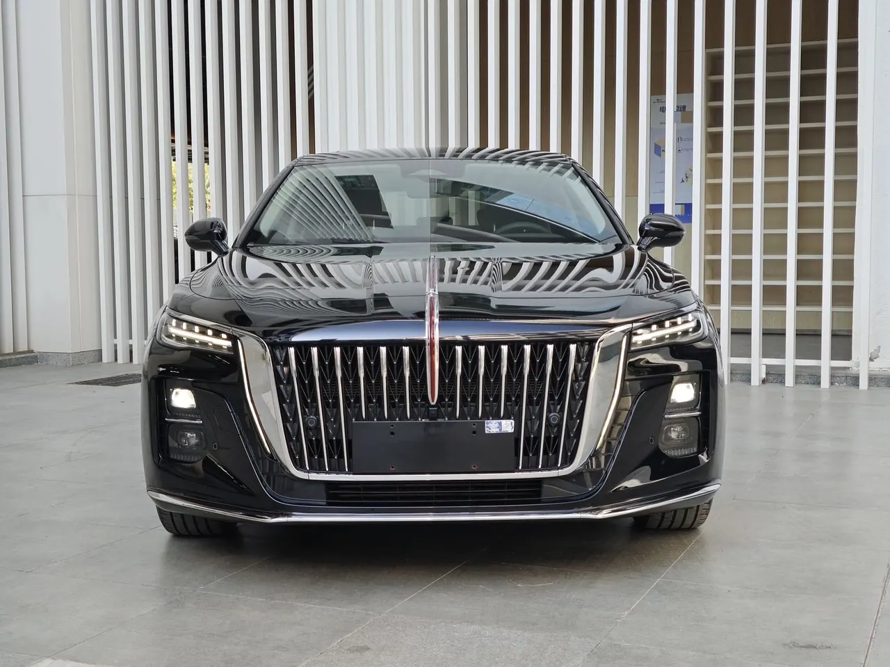 HongQi 2023 H5 2.0T Zhilian Flag Edition Automatic Gear 2