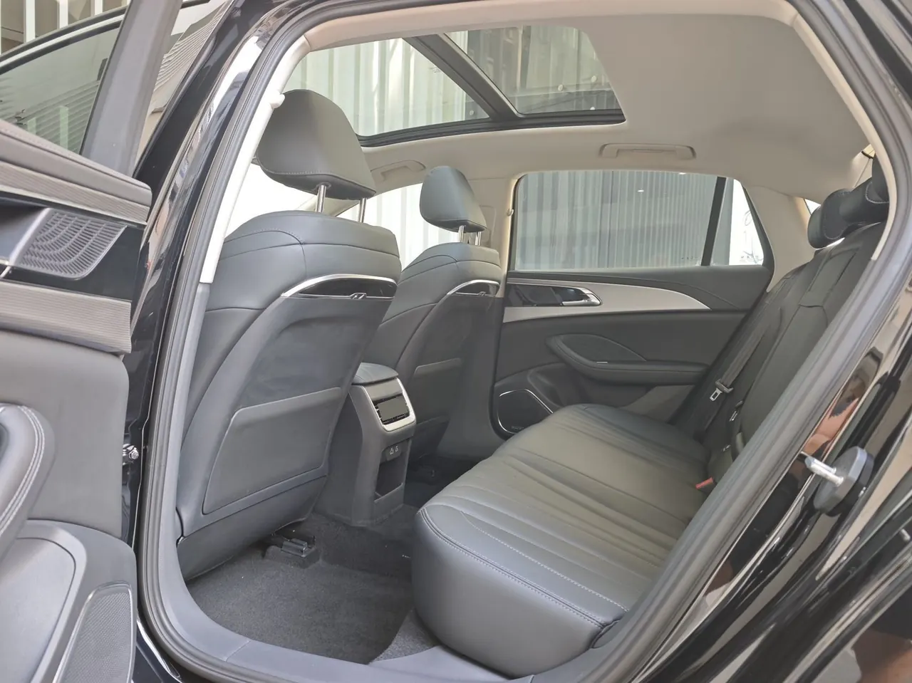 HongQi 2023 H5 2.0T Zhilian Flag Edition Automatic Gear 5