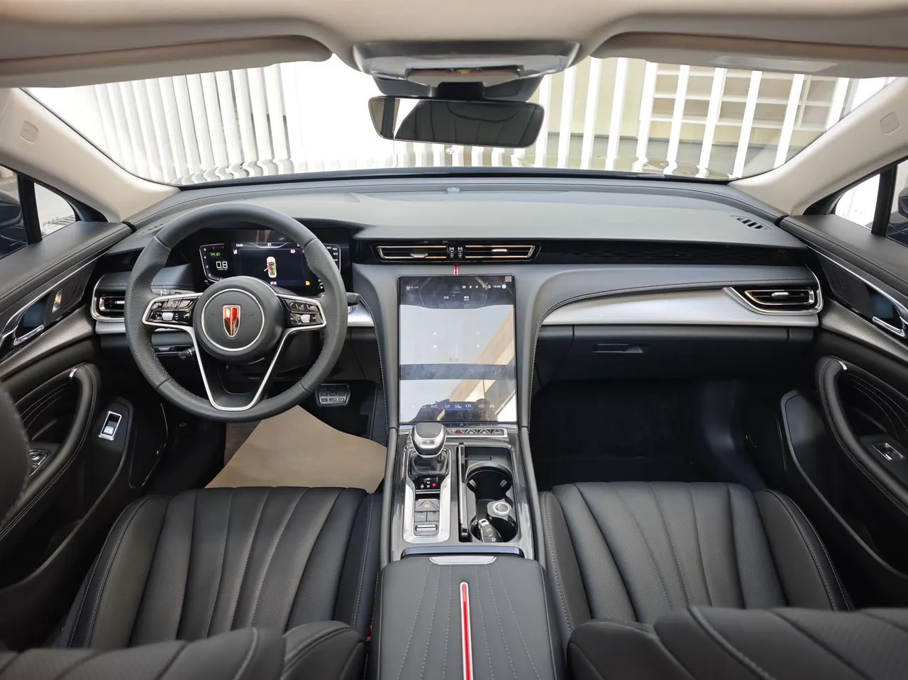 HongQi 2023 H5 2.0T Zhilian Flag Edition Automatic Gear 6