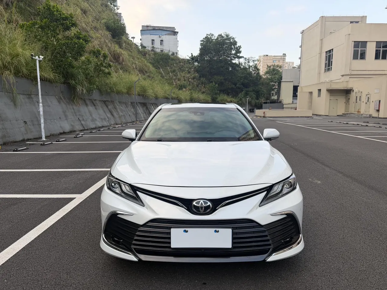 Toyota 2021 Camry 2.0G Stepless Deluxe Edition Automatic Gear 2