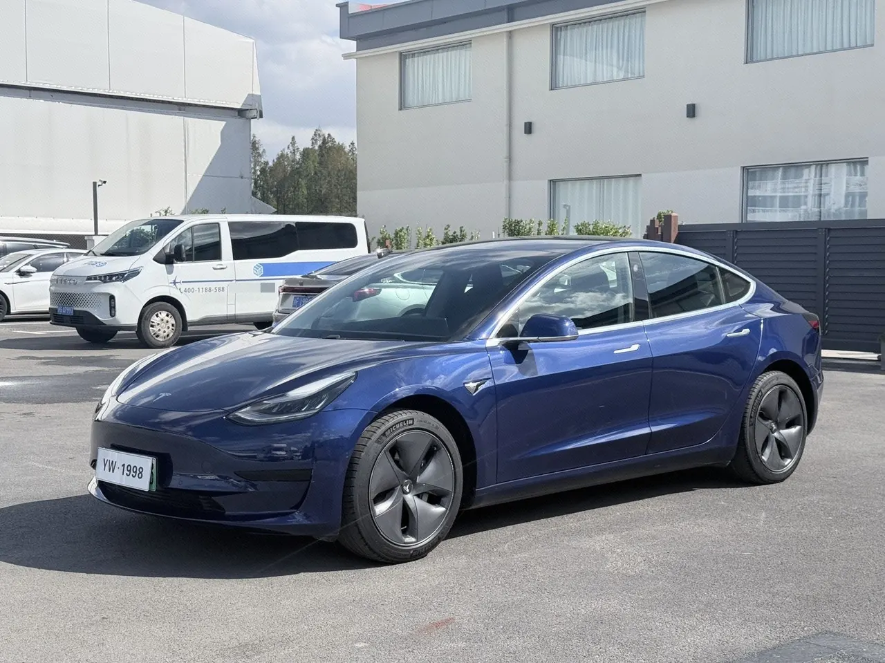 Tesla 2020 Model 3 Standard Endurance Rear Drive Upgraded Automatic Gear - View 1