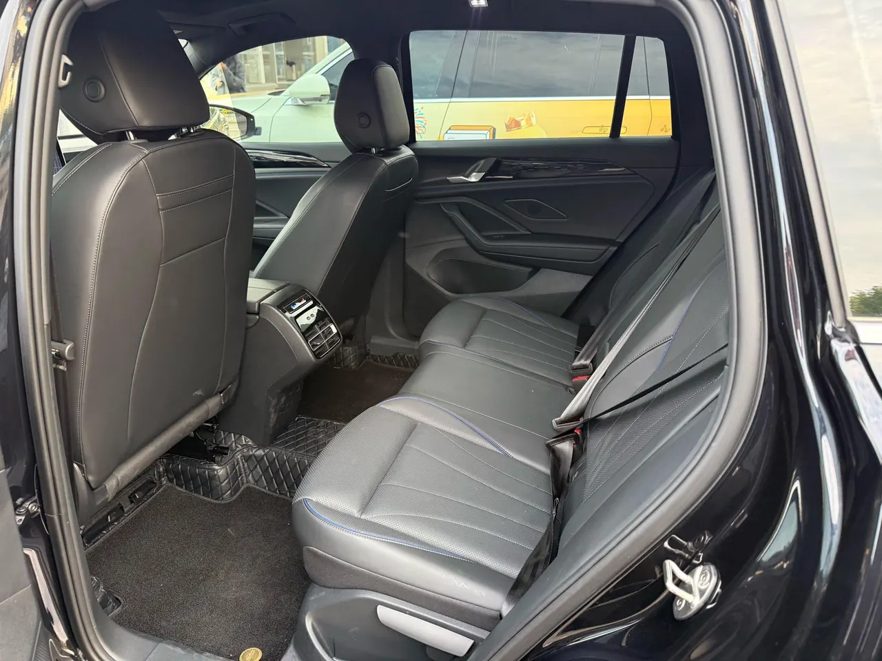 Volkswagen 2024 Tiguan L PRO 2.0TSI 330TSI Two-Drive Smart Collar Edition Automatic Gear 4