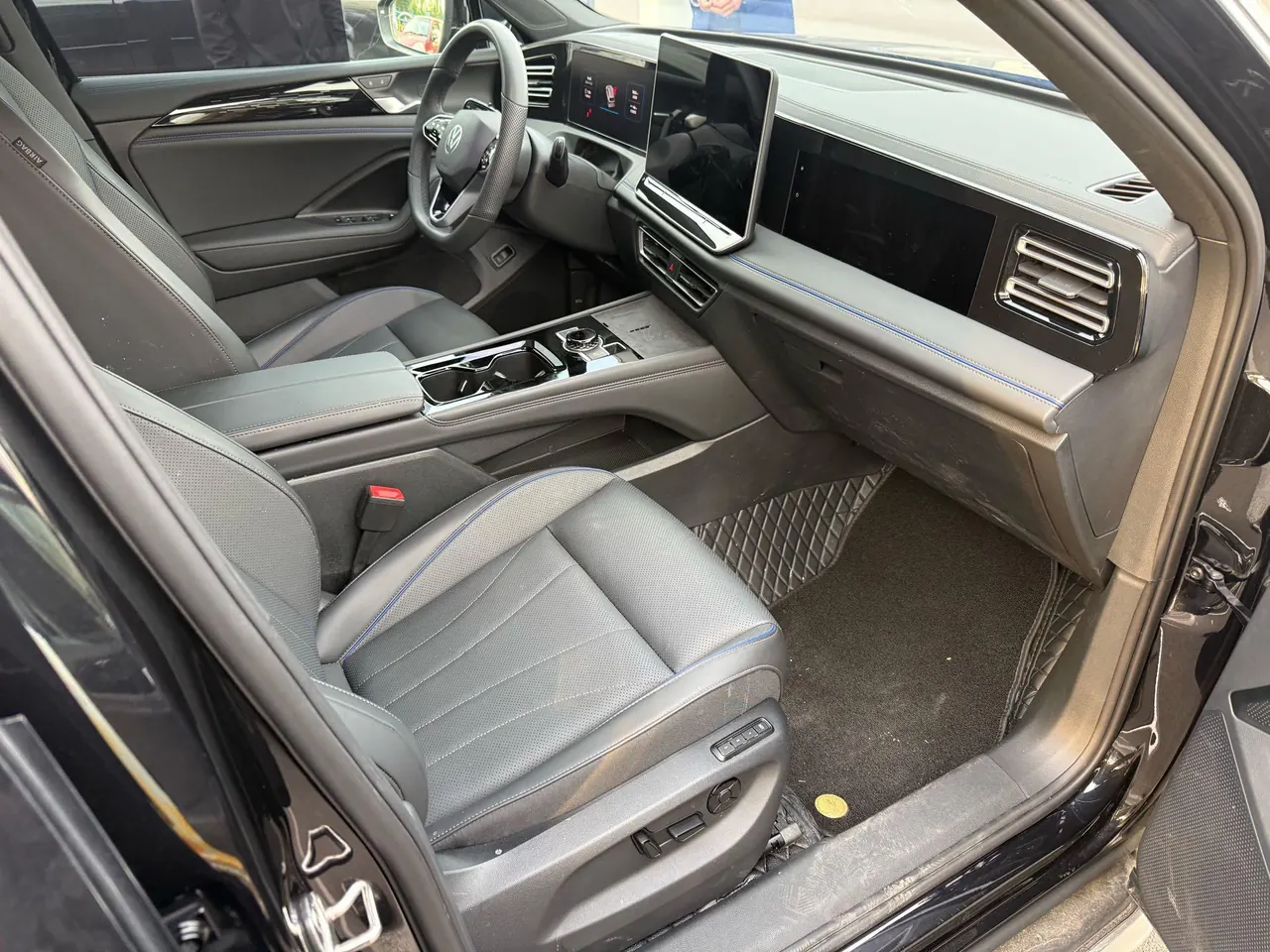 Volkswagen 2024 Tiguan L PRO 2.0TSI 330TSI Two-Drive Smart Collar Edition Automatic Gear 6