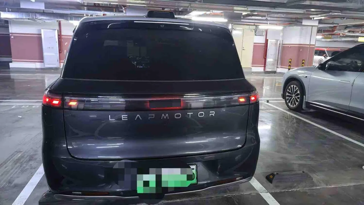 Leapmotor 2026 D 19 500 Zhizun Edition 6-seat Automatic Gear 5