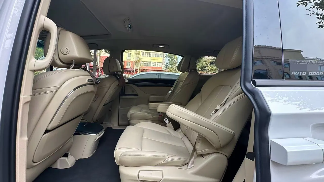 Buick 2022 GL8 ES Lu Zun 2.0T 653T Exclusive Automatic Gear 2